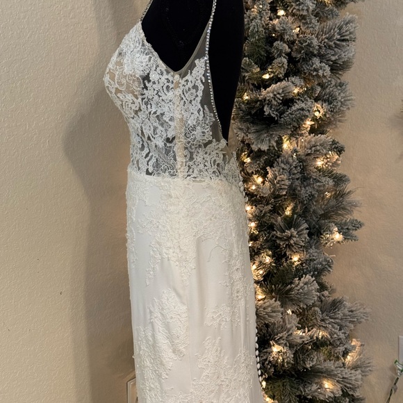Blue By Enzoani Mermaid Style Ivory Wedding Dress - NEW Size 4 - Retails $4800 - Picture 8 of 16